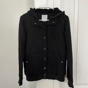 RVCA button down hoodie. Quilted vest with cotton sleeves and hood. Drawstrings.